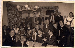 Eine gemütliche Runde im Reintaler Hof um 1954
