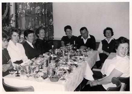 Die Mitarbeiter des Reintalerhofs feiern