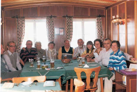 Hier kann man es aushalten: In der Nische im Speisesaal des Reintalerhofs