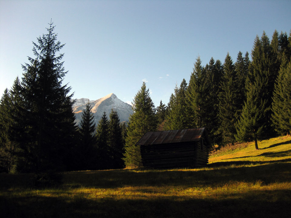 Die Alpspitze - Ohne fotografische Tricks - Sie ist vom Reintalerhof noch weit entfernt.
